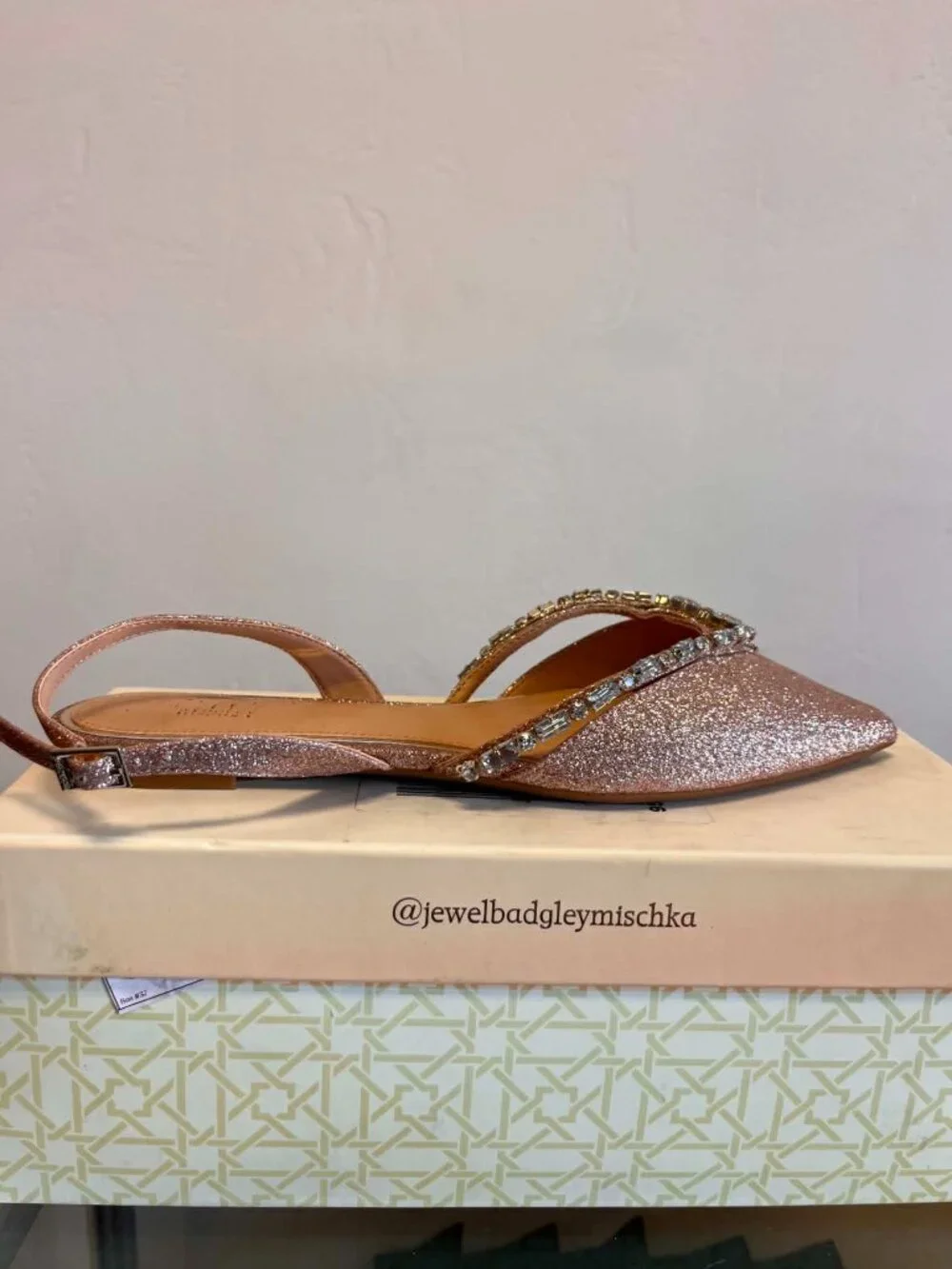 Jewel Badgley Mischka Women's Camden Rose Gold Pointed Flat Size 8 - P1
